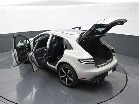Certified 2023 Porsche Macan image 29