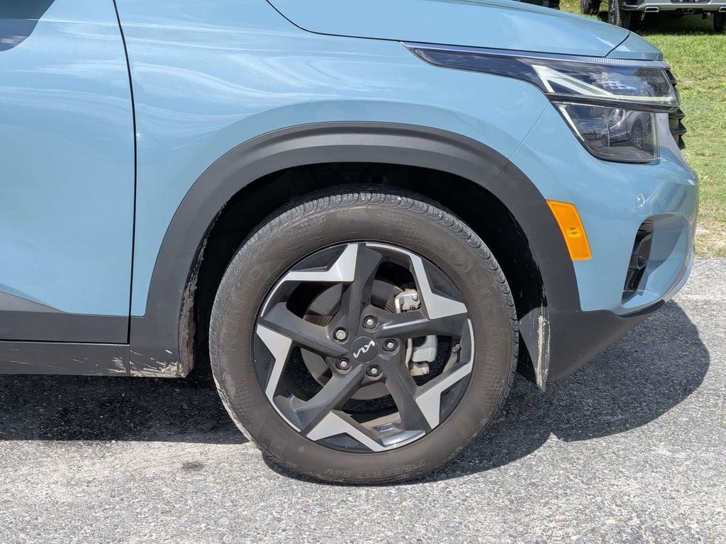 Used 2025 Kia Seltos EX FWD image 11