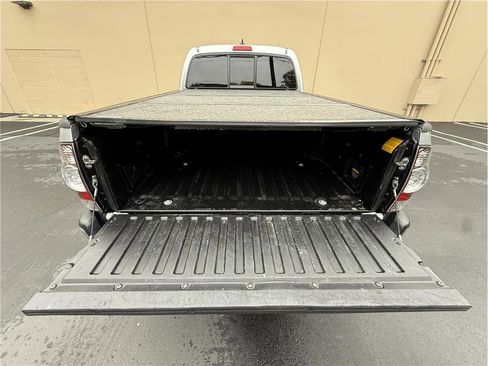 Used 2014 Toyota Tacoma PreRunner w/ TRD Sport Package image 18