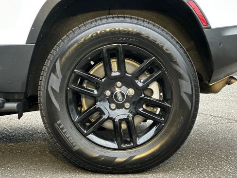 Used 2025 Land Rover Defender 110 S image 13