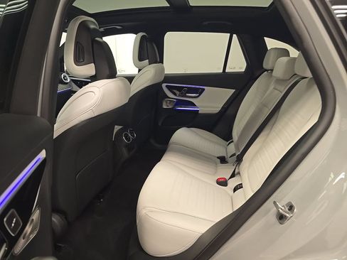 Used 2025 Mercedes-Benz GLC 300 w/ AMG Line image 13