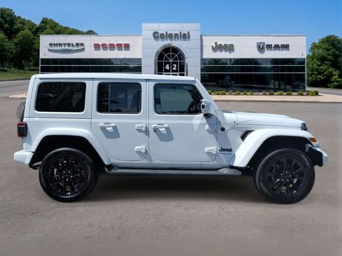 Used 2021 Jeep Wrangler Unlimited Sahara AWD/4WD image 7