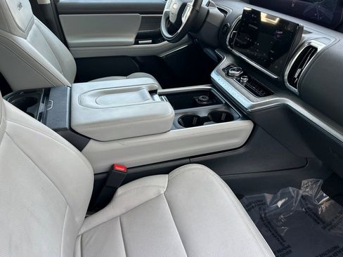 Certified 2025 Ford Expedition Platinum AWD/4WD image 16