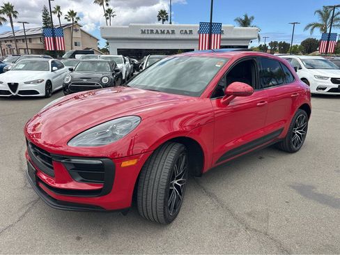 Used 2024 Porsche Macan w/ Premium Plus Package AWD/4WD image 11