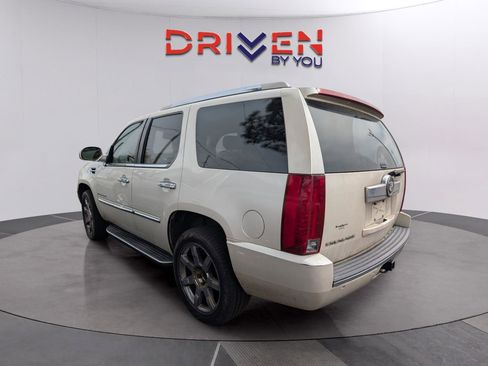 Used 2007 Cadillac Escalade AWD image 3