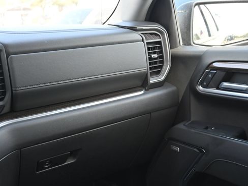 Used 2024 Chevrolet Silverado 1500 LT Trail Boss w/ LT Trail Boss Premium Package AWD/4WD image 8