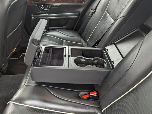 Used 2019 Jaguar XJ R-Sport image 41