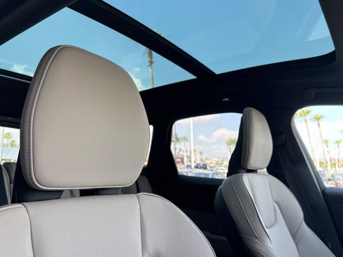 Certified 2026 Volvo XC60 B5 Plus AWD/4WD image 18
