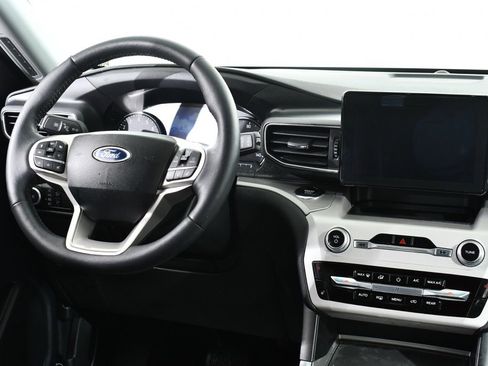 Used 2023 Ford Explorer XLT w/ Equipment Group 202A image 8