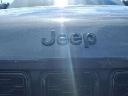 Certified 2024 Jeep Grand Cherokee Altitude AWD/4WD image 11