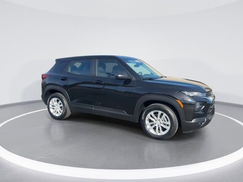 Certified 2023 Chevrolet TrailBlazer LS image 2