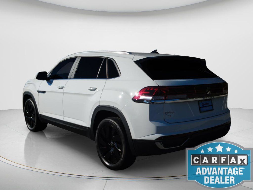 Used 2024 Volkswagen Atlas Cross Sport SE w/ Panoramic Sunroof Package FWD image 8