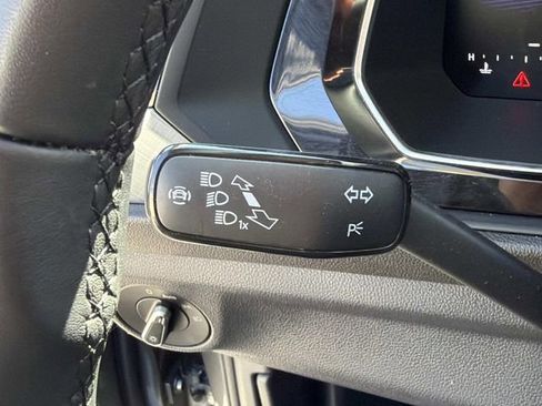 Used 2024 Volkswagen Jetta SE w/ Panoramic Sunroof Package image 30