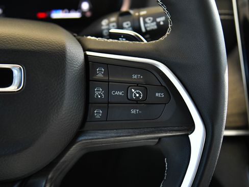 Used 2024 Jeep Grand Cherokee L Limited w/ Luxury Tech Group II image 38