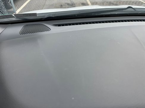 Used 2025 Chrysler Pacifica Select image 37