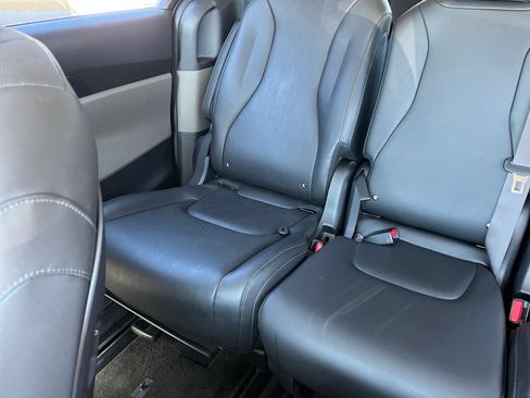 Used 2026 Kia Carnival FWD image 37