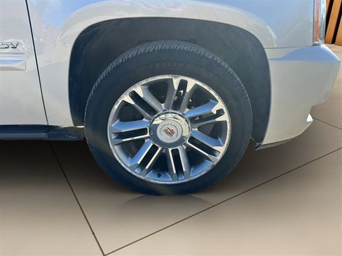Used 2014 Cadillac Escalade ESV Premium AWD/4WD image 38