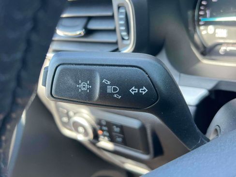 Used 2023 Ford Explorer XLT w/ Equipment Group 202A AWD/4WD image 17