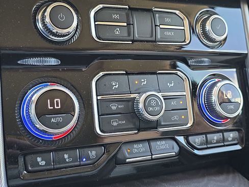 Used 2022 GMC Yukon Denali image 19