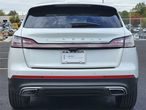 Certified 2022 Lincoln Nautilus Reserve image 11