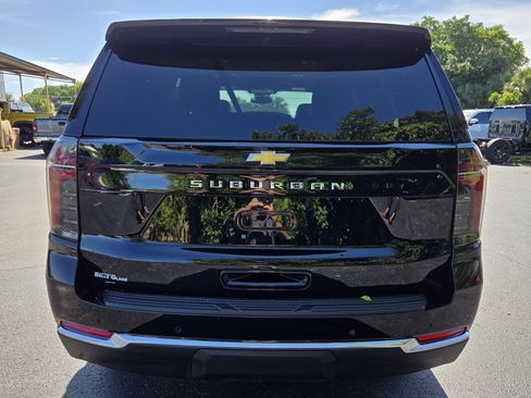 Certified 2026 Chevrolet Suburban LS RWD image 4