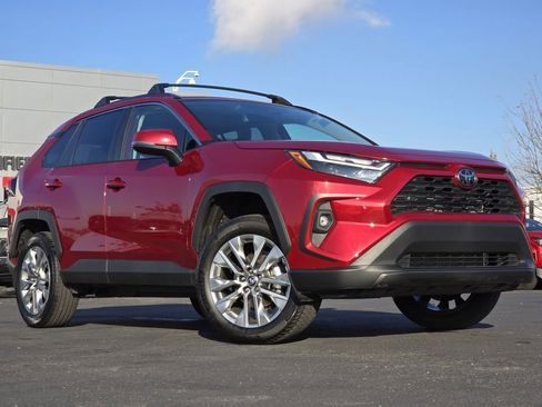 Used 2025 Toyota RAV4 XLE Premium image 37