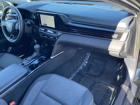 Used 2025 Toyota Camry SE image 10