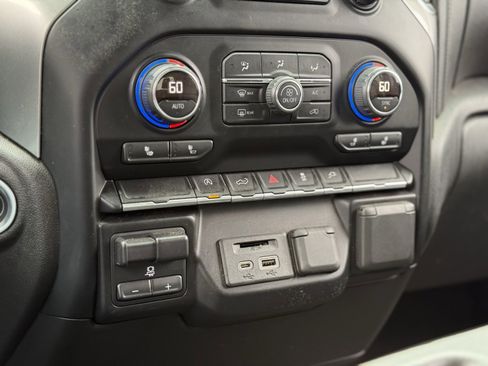 Used 2019 Chevrolet Silverado 1500 LTZ image 23