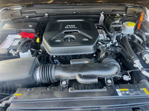 Used 2022 Jeep Wrangler Unlimited Sahara w/ Cold Weather Group AWD/4WD image 34