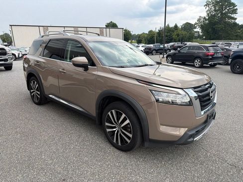 Used 2024 Nissan Pathfinder Platinum w/ Cargo Package AWD/4WD image 11