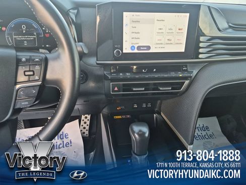 Used 2025 Toyota Camry SE FWD image 17