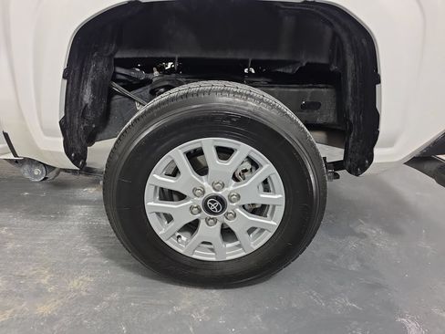 Certified 2024 Toyota Tacoma SR AWD/4WD image 32
