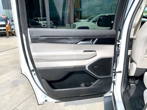 Used 2022 Jeep Wagoneer Series I AWD/4WD image 15