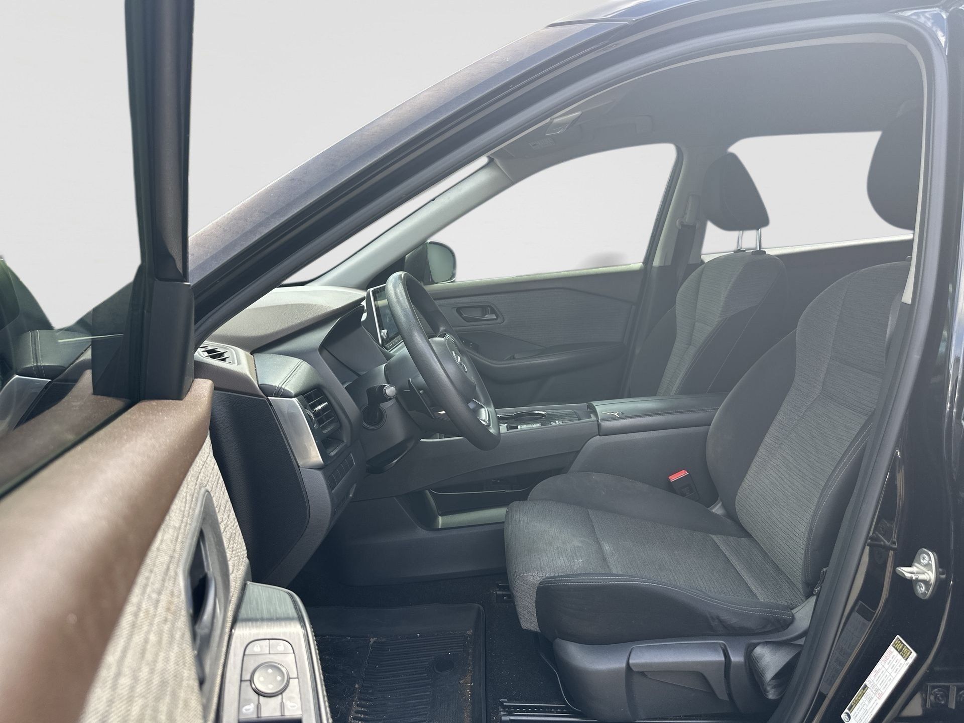 Used 2021 Nissan Rogue S FWD image 2