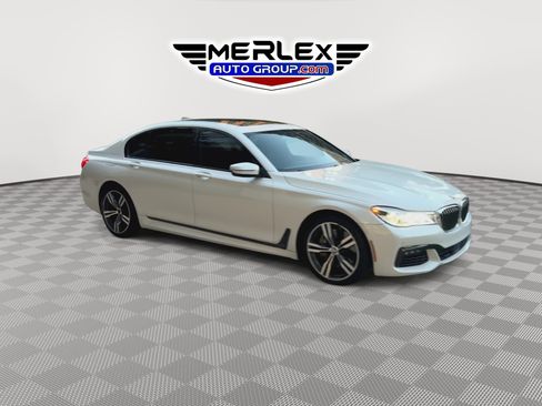 Used 2017 BMW 750i RWD image 2