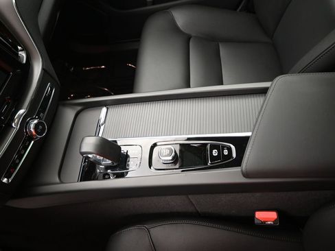 New 2025 Volvo XC60 B5 Core w/ Protection Package Premier image 17