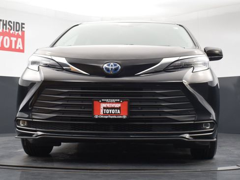 Used 2025 Toyota Sienna XLE w/ XLE Plus Package AWD/4WD image 34