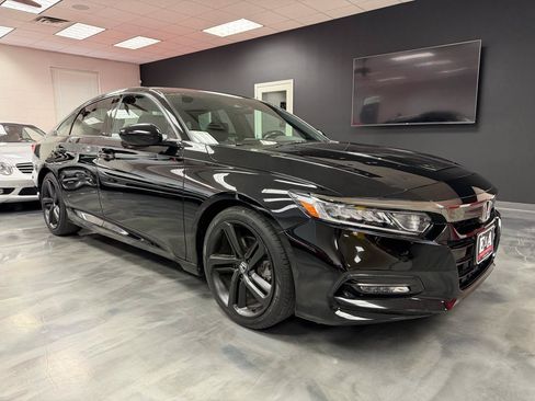 Used 2018 Honda Accord Sport image 3
