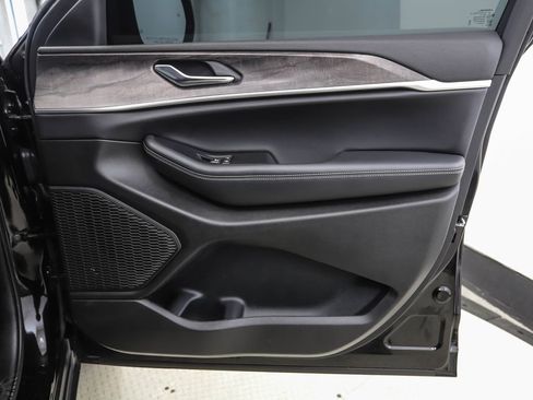 Used 2025 Jeep Grand Cherokee Limited w/ Trailer Tow Package image 28