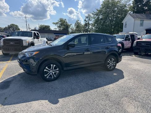 Used 2018 Toyota RAV4 LE w/ All Weather Liner Package AWD/4WD image 18
