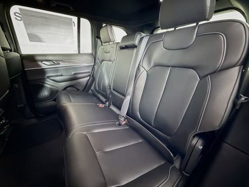 New 2025 Jeep Grand Cherokee Limited image 24