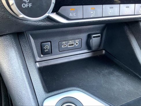 Used 2024 Nissan Sentra SV FWD image 15