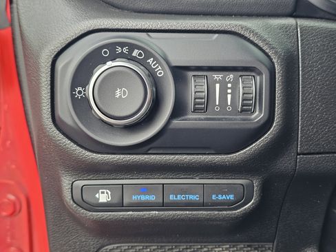 Used 2022 Jeep Wrangler Unlimited Rubicon 4xe w/ Cold Weather Group AWD/4WD image 21
