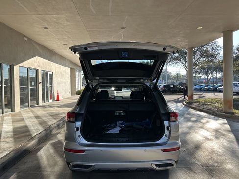 New 2025 Mitsubishi Outlander SE image 34