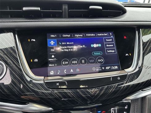 Used 2025 Cadillac XT6 Premium Luxury image 31