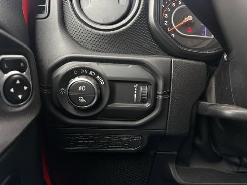 Used 2024 Jeep Gladiator Rubicon w/ Technology Group image 13