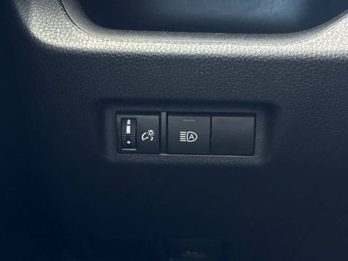 Used 2024 Toyota RAV4 XLE FWD image 39