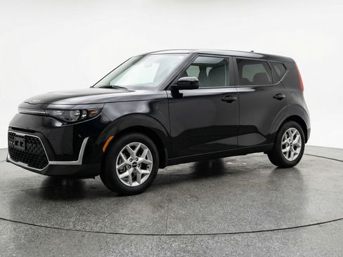 Used 2025 Kia Soul LX w/ LX Technology Package FWD image 3
