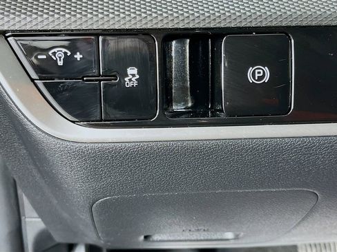 Used 2024 Kia Sportage LX FWD image 13