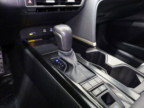 Used 2025 Toyota Camry SE w/ Convenience Package image 26